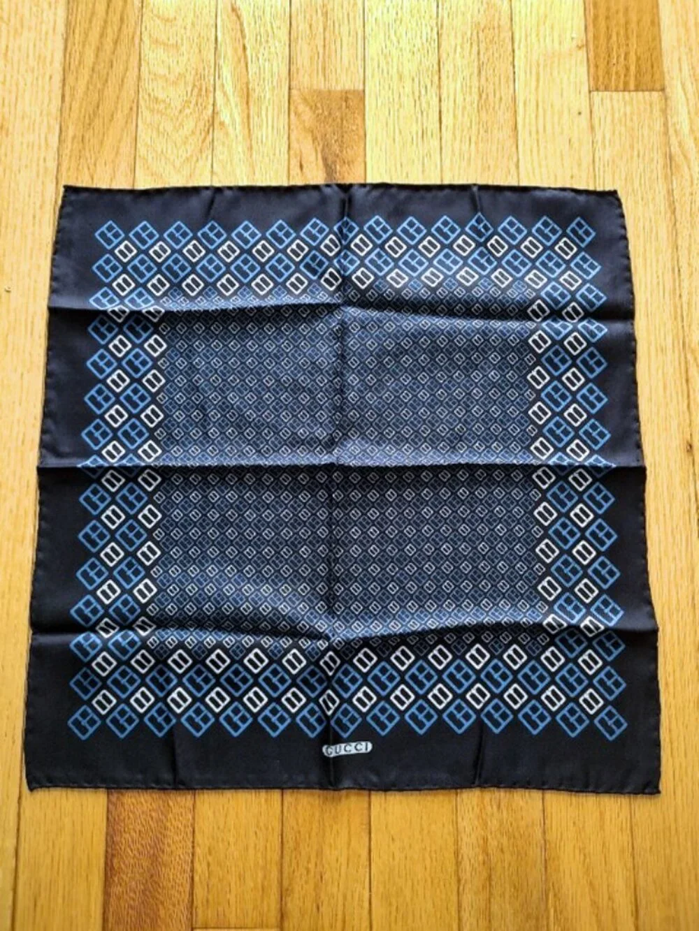 Gucci silk buckle motif small scarf EUC